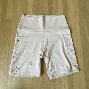 Aerie cream biker short with design pocket, size L